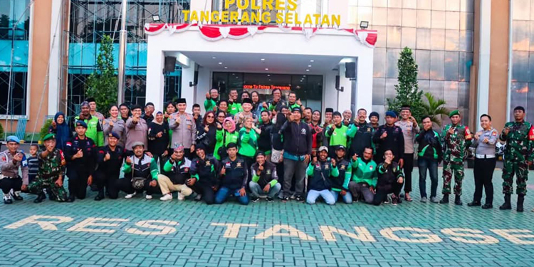 Polres Tangsel-Komunitas Ojol Gelar Doa Bersama untuk Affan