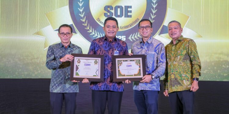 Konsisten Cetak Kinerja Unggul, BRI Raih Dua Penghargaan Bergengsi Pada Indonesia Economic Summit 2025