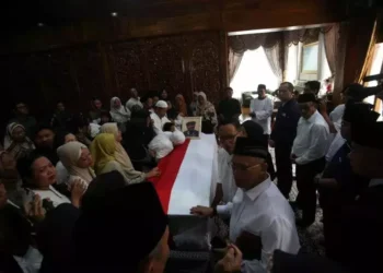 Disambut Isak Tangis, Jenazah Mahasiswa IPB yang Gugur di Papua Tiba di Tangsel