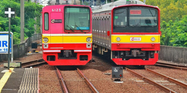 Commuterline Jalur Green Line: Antara Sesak dan Produktif