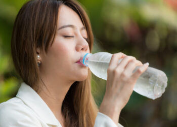 Banyak Minum Air Putih, Cara Sederhana Meredakan Stres