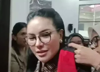 Nikita Mirzani Tulis dan Bacakan Sendiri Pleidoi 20 Halaman di Persidangan