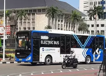 Bus Transjakarta Tabrak Halte Dukuh Atas, Sopir Diduga Hilang Fokus