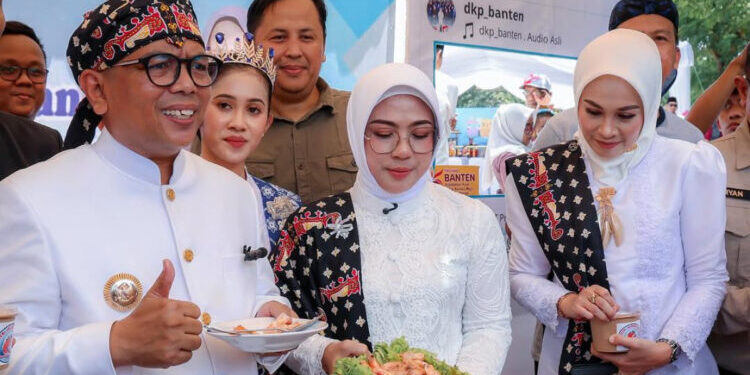 HUT ke-25 Provinsi Banten Dimeriahkan Festival Kuliner Gratis, Gubernur Andra Soni Nikmati Laksa Tangerang
