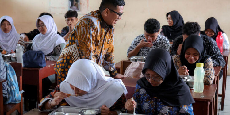 Pastikan Program MBG, Gubernur Banten Pantau Langsung SPPG di Kota Tangerang