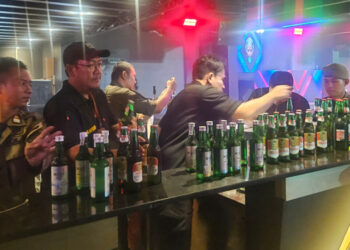 Gelar Operasi Gabungan, Satpol PP Tangsel Sita 300 Botol Miras