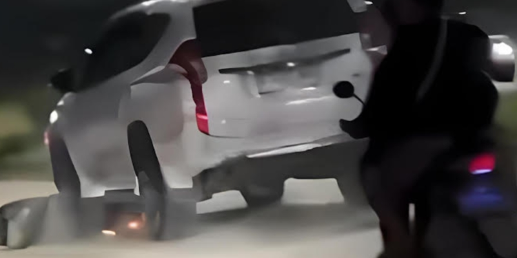 Viral! Mobil Pajero Seret Motor hingga 100 Meter, Pengemudi WNA Diduga Mabuk