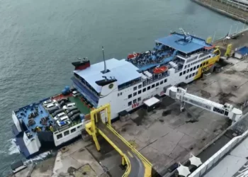 Viral! Dua Pencari Koin di Pelabuhan Merak Dihukum Merangkak oleh Petugas Keamanan
