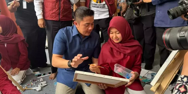 Seskab dan Mensos Kunjungi Sekolah Rakyat 33 Tangsel, Siswa Sambut dengan Lagu Cinta
