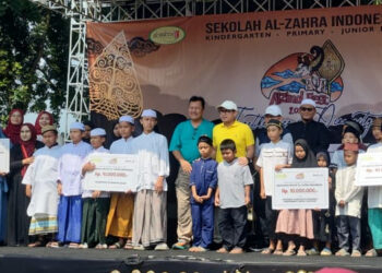 Wawalkot Pilar Serahkan Santunan Anak Yatim di Penutupan ALZIND FEST 2025