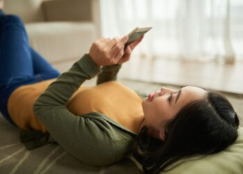 AI Jadi ‘Tempat Curhat’, Pakar Minta Remaja Tetap Cari Bantuan Profesional