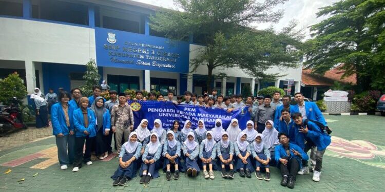 Implementasi Website Portofolio sebagai Media Publikasi Menggunakan HTML, CSS, dan JavaScript