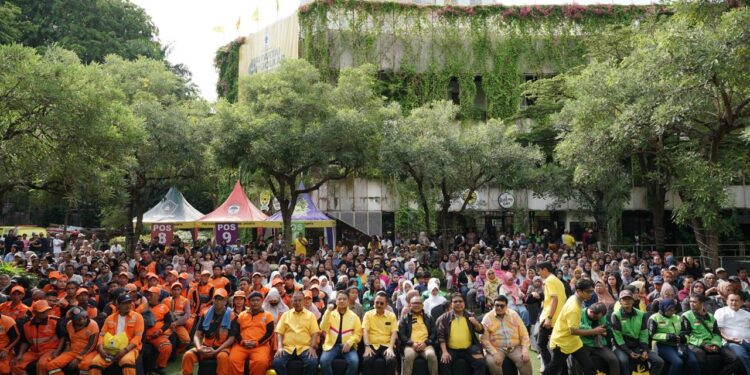 Golkat DKI Bantu Perekonomian Warga dengan Sebar Paket Sembako Murah