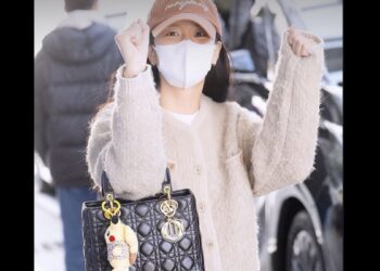 Viral Bag Charm Pikachu Batik di Tas Jisoo BLACKPINK, Harganya cuma Rp225 Ribu!