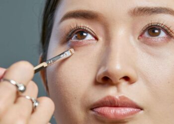 Rahasia Makeup: Menyamarkan Mata Panda dengan Color Corrector