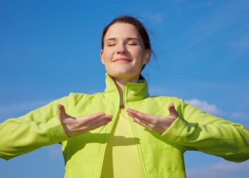 Latihan Pernapasan 20-20-20, Cara Efektif Menjaga Paru di Tengah Polusi