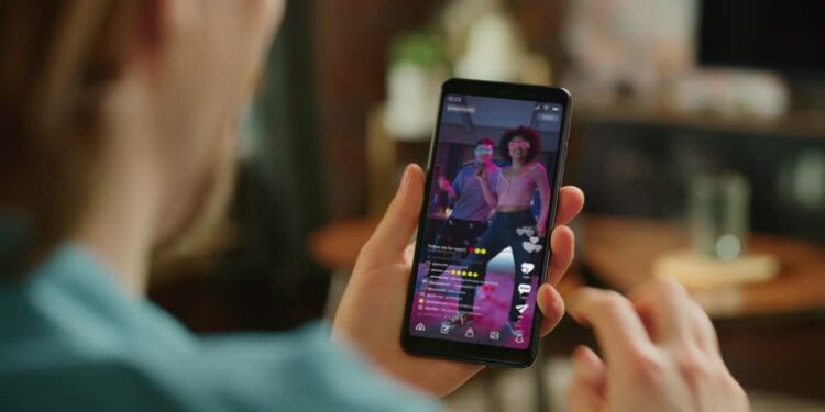 Media Sosial dan Risiko Tersembunyi bagi Kesehatan Mental Anak