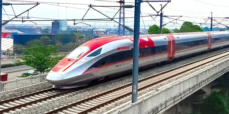 Dalam Rangka Hari Pahlawan: Naik Whoosh Lebih Hemat Mulai Rp200 Ribu!