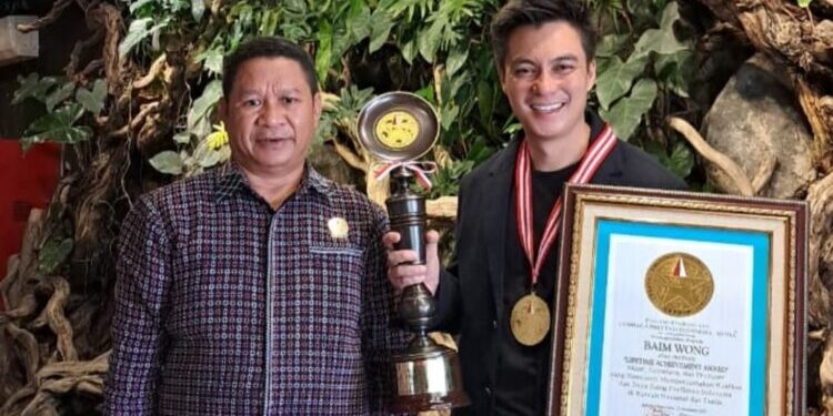 Baim Wong Raih Penghargaan LEPRID Atas Dedikasi Besar di Dunia Film