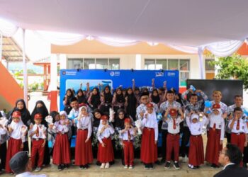 Peringati Hari Guru Nasional, BRI Peduli Beri Apresiasi dan Salurkan Bantuan di SDN Sukamahi 02 Megamendung