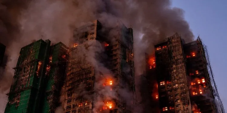 Tragedi Nahas Apartemen Hong Kong: 44 Orang Tewas, Ratusan Masih Hilang
