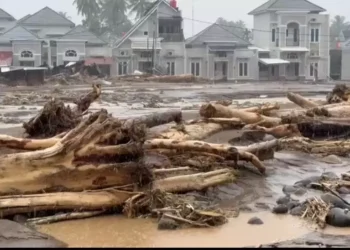 Banjir Bandang Hancurkan Puluhan Rumah di Padang, Empat Warga Tewas