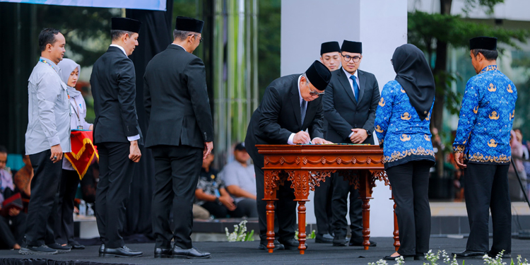 Lantik 856 PPPK Paruh Waktu Tangsel, Benyamin: Tunjukkan Kinerja Terbaik