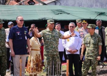 Benyamin Dampingi Wakil Panglima TNI Tinjau Pembangunan Gerai Koperasi Merah Putih di Tangsel