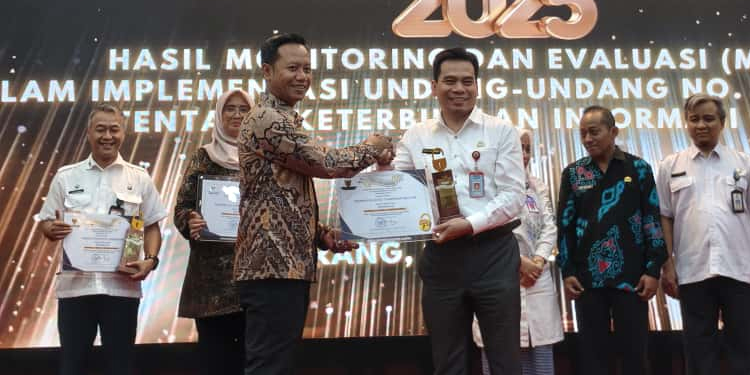 Pemkot Tangsel Raih Dua Penghargaan Keterbukaan Informasi Publik