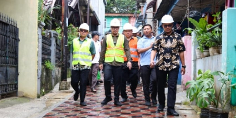 Tinjau Penataan Kampung Kumuh Bambu Apus, Pilar: Proyek Selesai Tepat Waktu