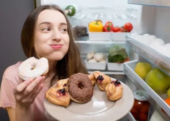 Liburan Akhir Tahun Berisiko Picu Kenaikan Berat Badan, Simak Cara Mengatasinya