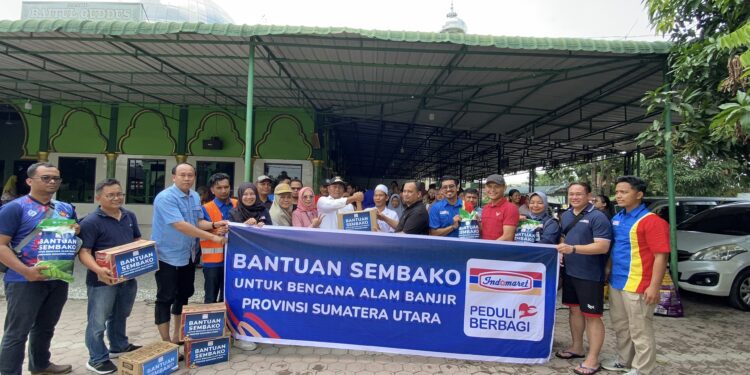 Indomaret Bergerak Cepat Bantu Korban Banjir dan Longsor di Sumatera