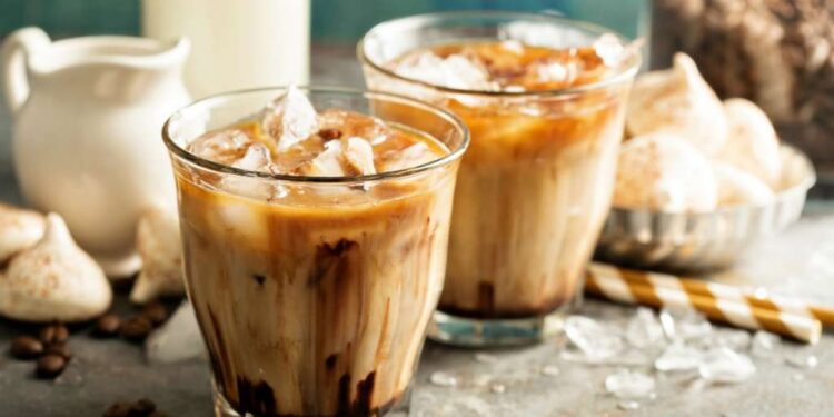 Hobi Minum Kopi dan Soda? Hati-hati Risiko Tulang Keropos