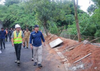 Pilar Saga Ichsan Tinjau Pembangunan Turap di Perumahan Vila Dago Tol, Upaya Cegah Banjir dan Longsor