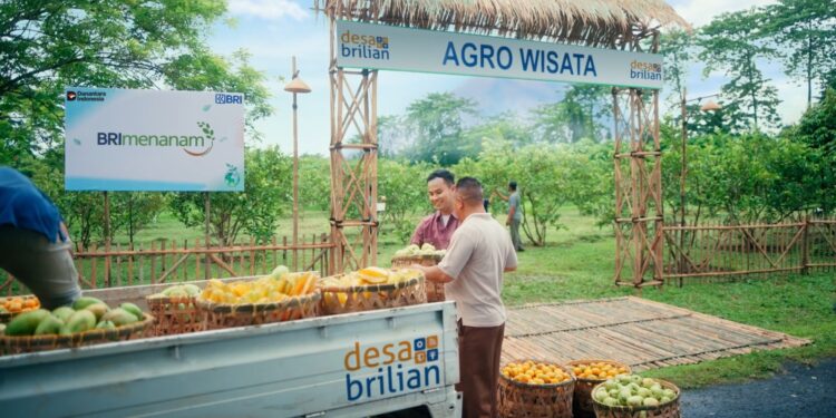 Konsisten Perkuat Ekonomi Kerakyatan, BRI Raih Penghargaan Impactful Grassroots Economic Empowerment