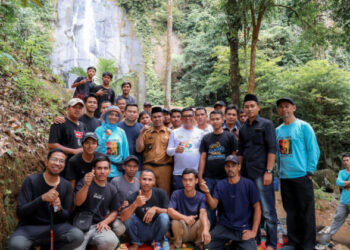 Tinjau Curug Cimanggung, Gubernur Andra Soni Prioritaskan Infrastruktur Wisata Lewat Program ‘Bang Andra’