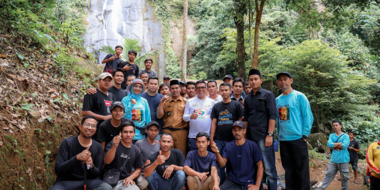 Tinjau Curug Cimanggung, Gubernur Andra Soni Prioritaskan Infrastruktur Wisata Lewat Program ‘Bang Andra’