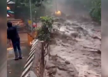 Banjir Bandang Terjang Wisata Air Panas Guci Tegal, Pancuran 13 Rusak Parah