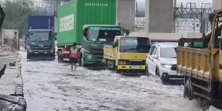 Banjir Rob Genangi Ancol, Akses Pengunjung Dialihkan namun Operasional Tetap Normal