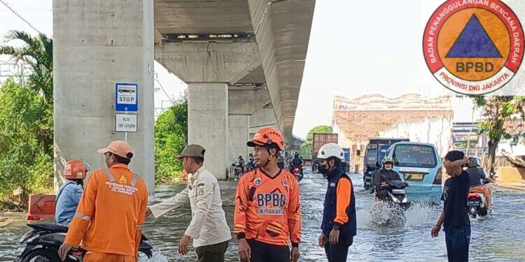 Banjir Rob Rendam 19 RT di Jakarta Utara, Dua Ruas Jalan Ikut Tergenang