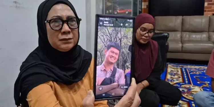 Korban Kebakaran Terra Drone, Tangis Ibu Rayhan Pecah: “Saya Masih Berharap Dia Pulang…”