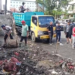 Warga Ikut Turun Tangan Angkut Sampah di Flyover Ciputat Tangsel