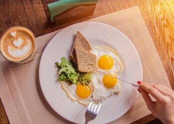 Ahli Ungkap Waktu dan Menu Sarapan yang Baik bagi Penderita Kolesterol Tinggi