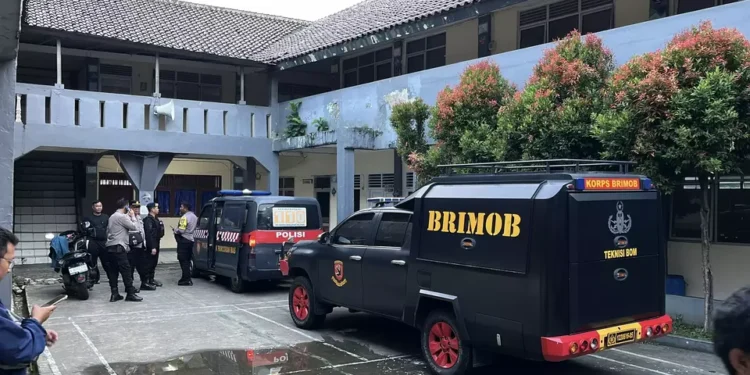 Teror Bom Lewat Email, Polisi Sisir Sejumlah Sekolah di Depok