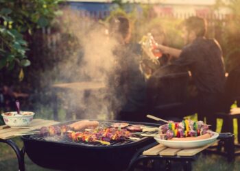 Perayaan Tahun Baru dengan BBQ Berisiko Ganggu Kesehatan, Pakar Beri Peringatan Ini