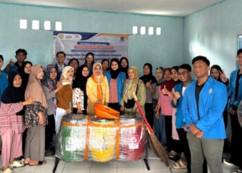 Gerakan ‘TOS’ (Tertib Olah Sampah) Pembentukan Kebiasaan dan Aturan Pemilahan Sampah Rumah Tangga di Lingkungan RT/RW