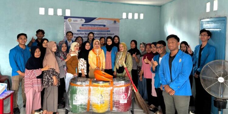 Gerakan ‘TOS’ (Tertib Olah Sampah) Pembentukan Kebiasaan dan Aturan Pemilahan Sampah Rumah Tangga di Lingkungan RT/RW