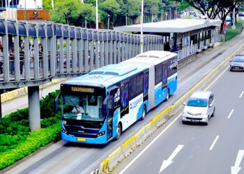 Pramono Anung Tegur Direksi Transjakarta Usai Penumpang Tunanetra Terperosok ke Selokan
