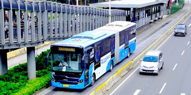 Pramono Anung Tegur Direksi Transjakarta Usai Penumpang Tunanetra Terperosok ke Selokan
