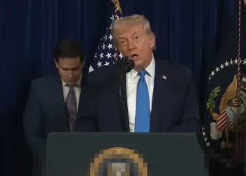 Donald Trump Hebohkan Dunia! Unggah Foto Dirinya Jadi “Presiden Sementara Venezuela”